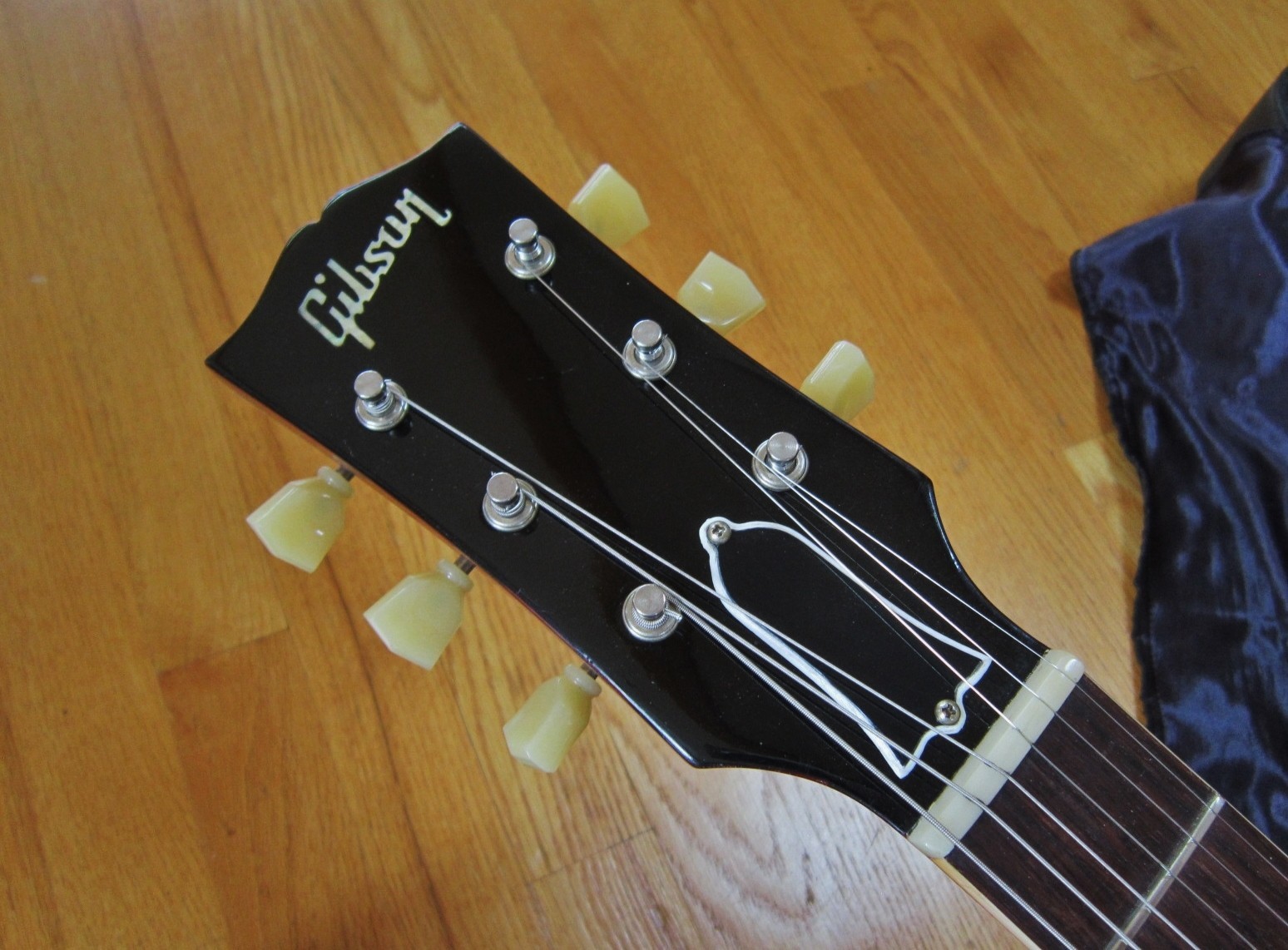 Gibson ES-330 ’59 reissue w/factory Bigsby