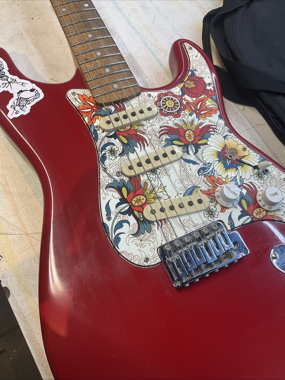 FENDER SQUIER STRAT RED WITH CUSTOM FLORAL 70S DESIGN AND GIG BAG ￼