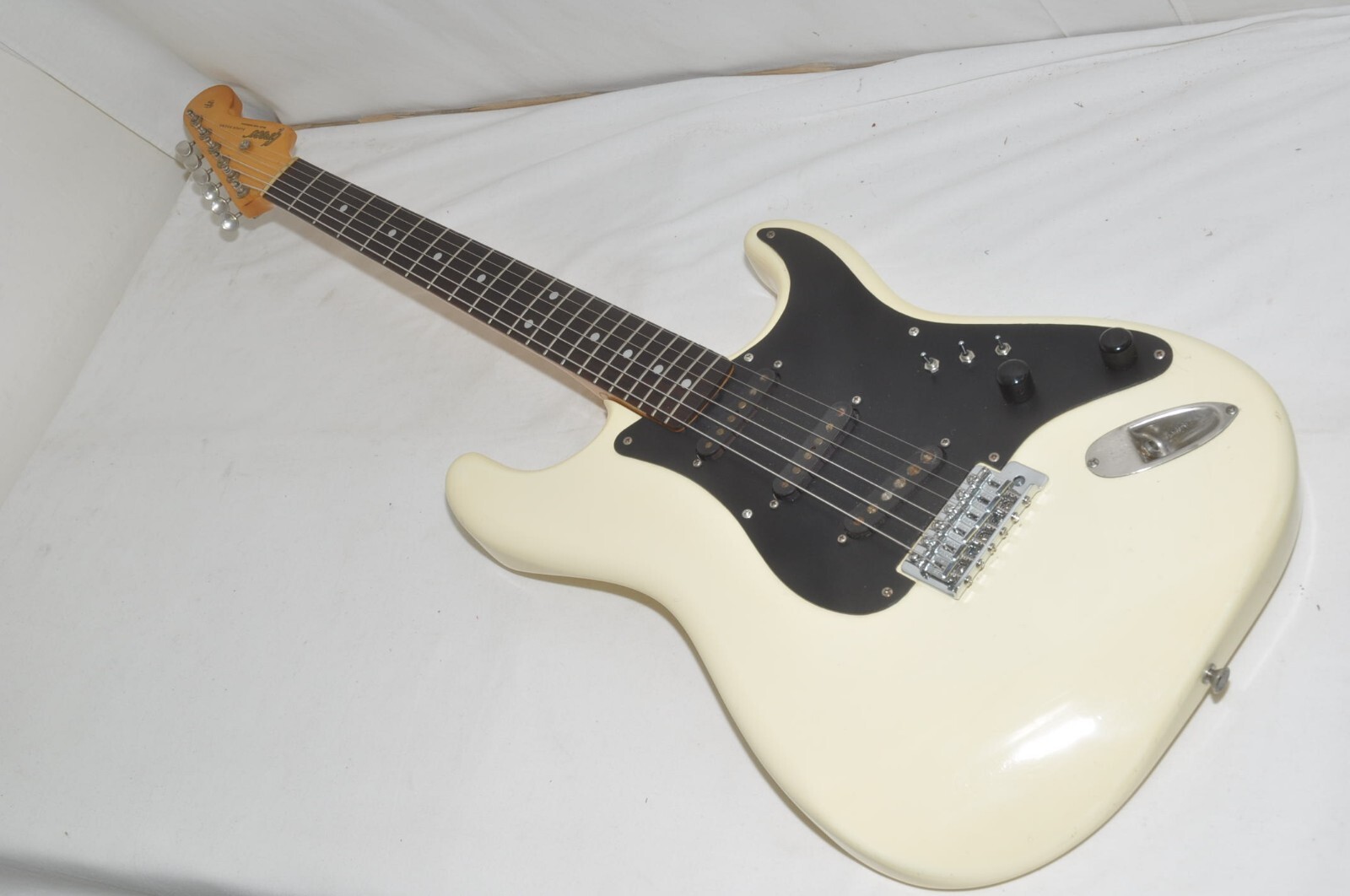GRECO SE600J Stratocaster Electric Guitar Ref. No 6933