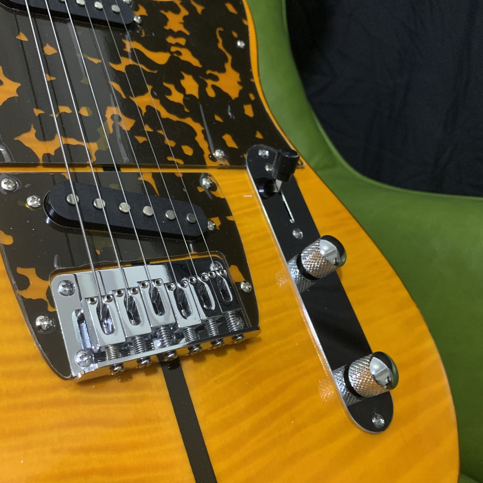 Custom Flame Maple Top veneer Electric Guitar Mad Cat Chrome part S-S Pickups