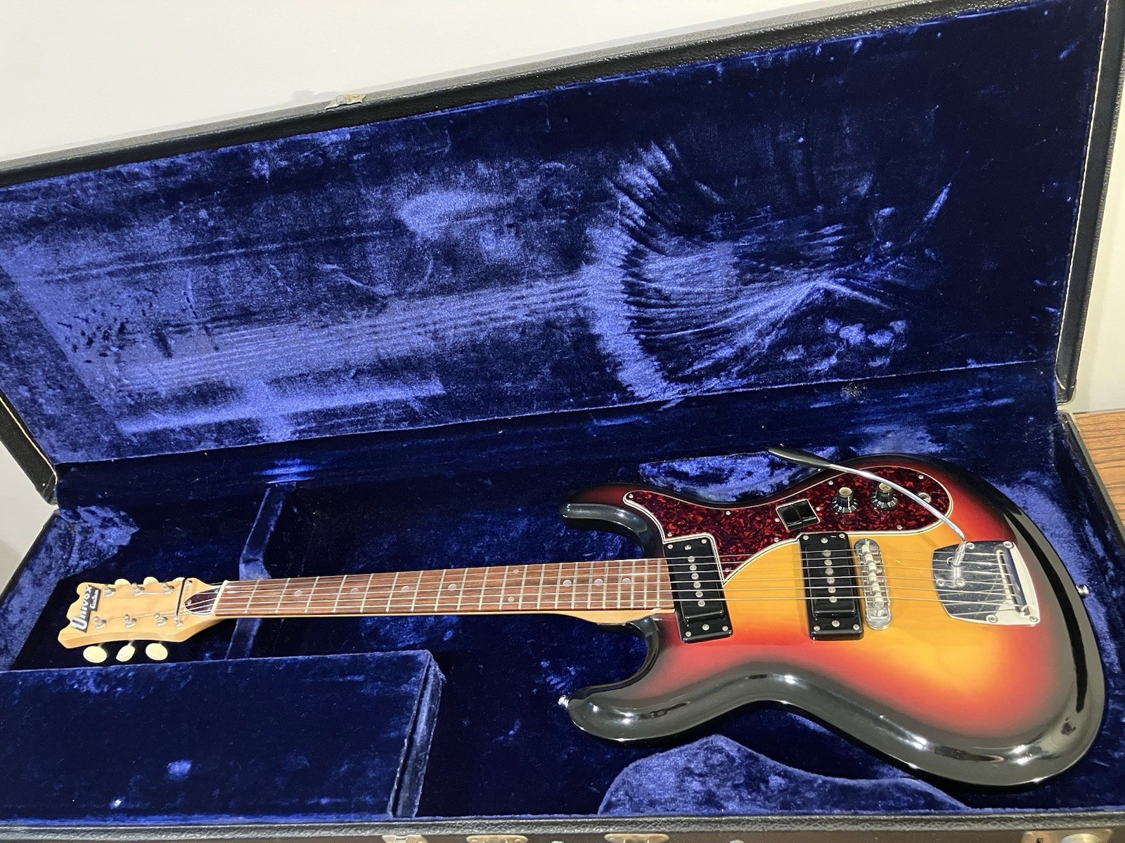 Vintage Univox Custom Hi Flier Sunburst Phase 1 Guitar With Case