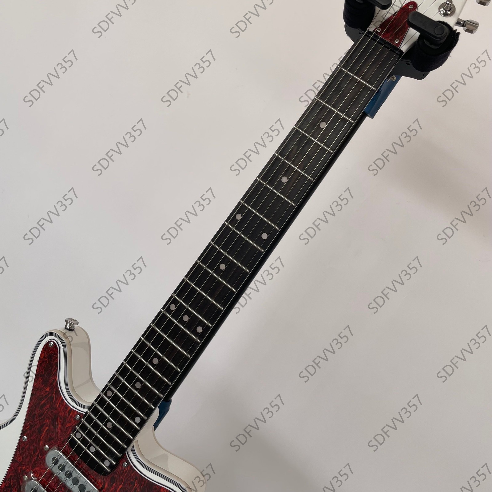 White Irregular Electric Guitar Red Tortoise Pickguard 3 Single Coil Pickups