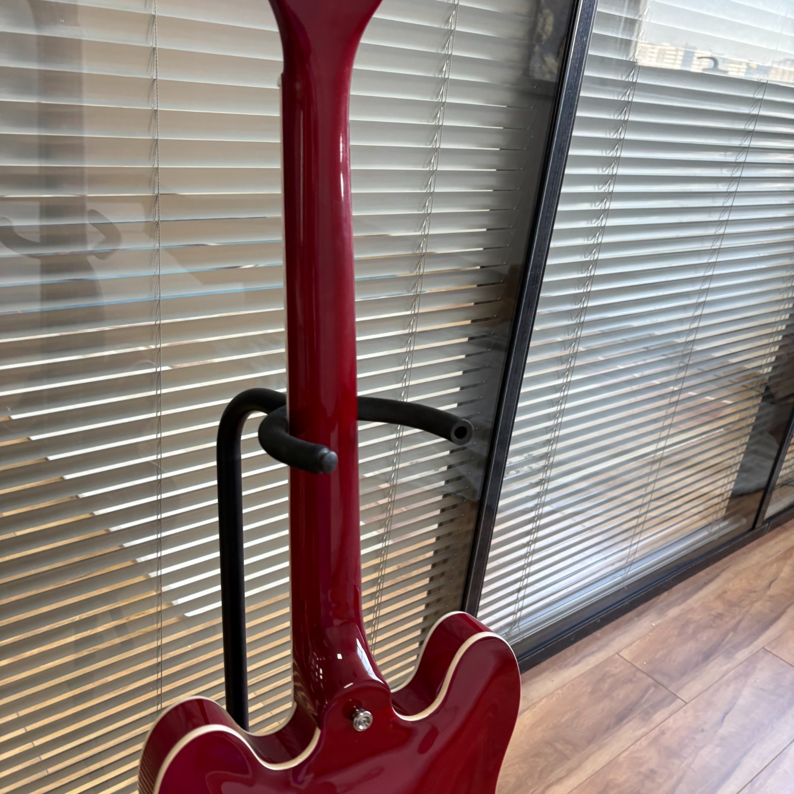 Semi-Hollow Red Electric Guitar Rosewood Fingerboard Fixed Bridge