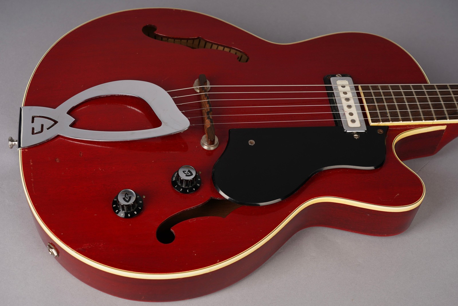 Guild M-65 Freshman – 1968 – Cherry
