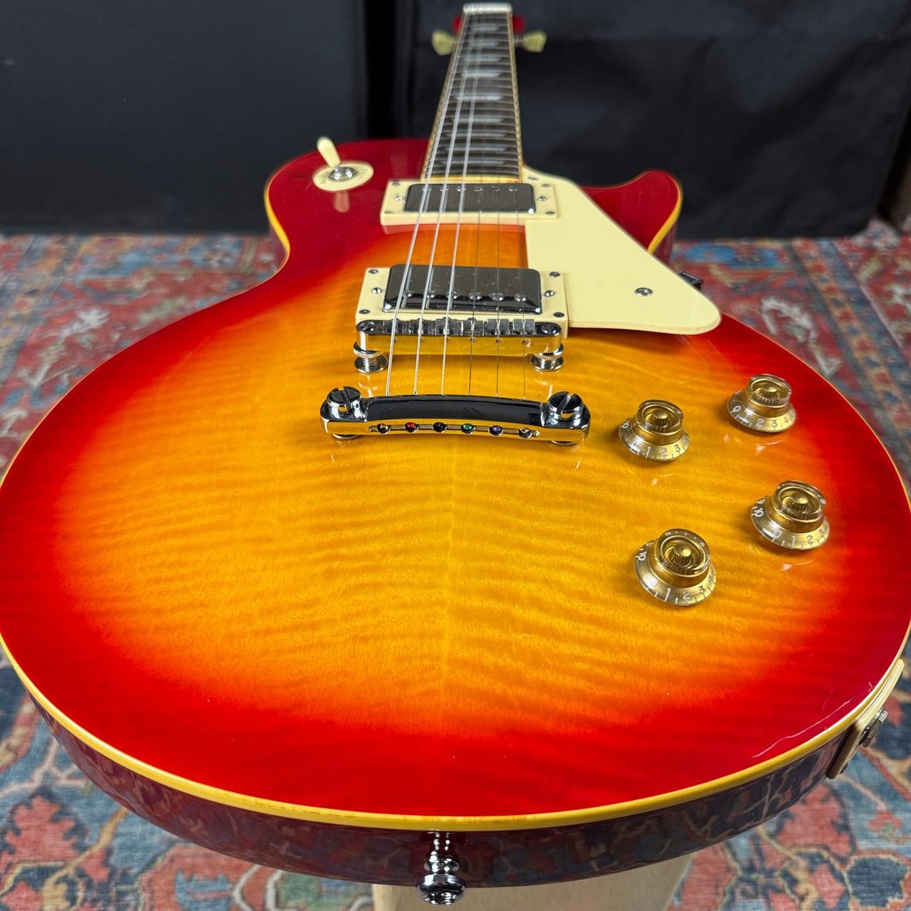 *Video* Tokai Love Rock Les Paul Standard Flame Top Long Tenon Cherry Sunburst –