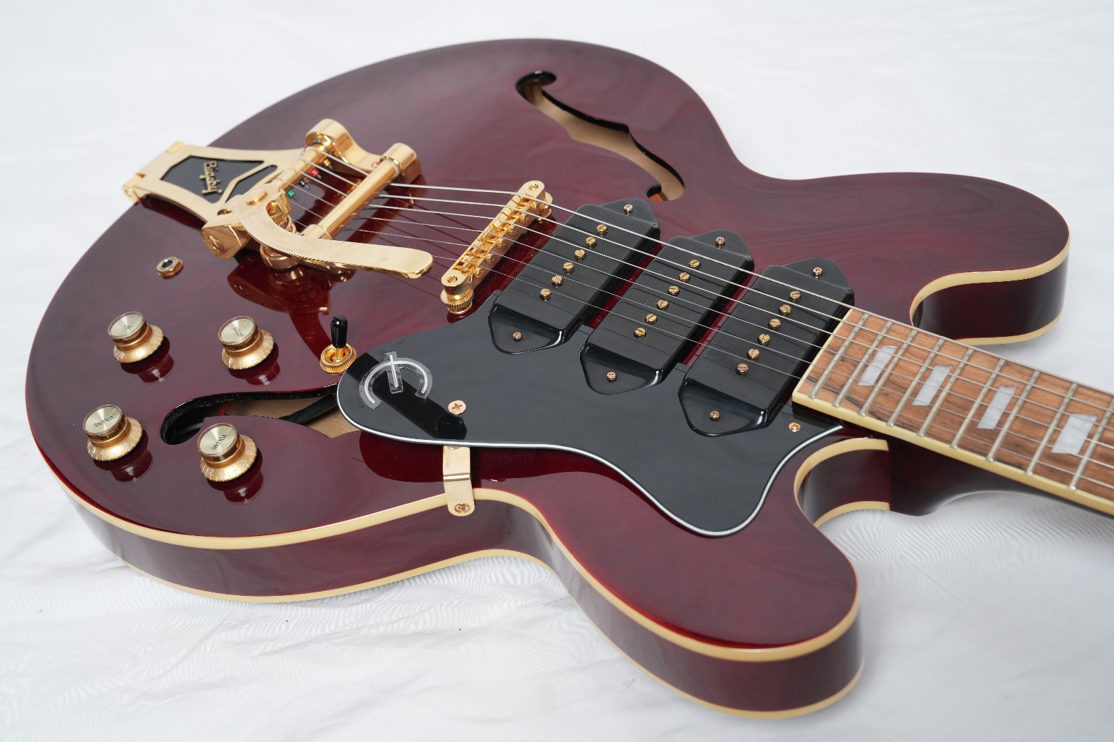 Epiphone Riviera P93 WR Semi-Acoustic Guitar wP-90,Bigsby Excellent Condition