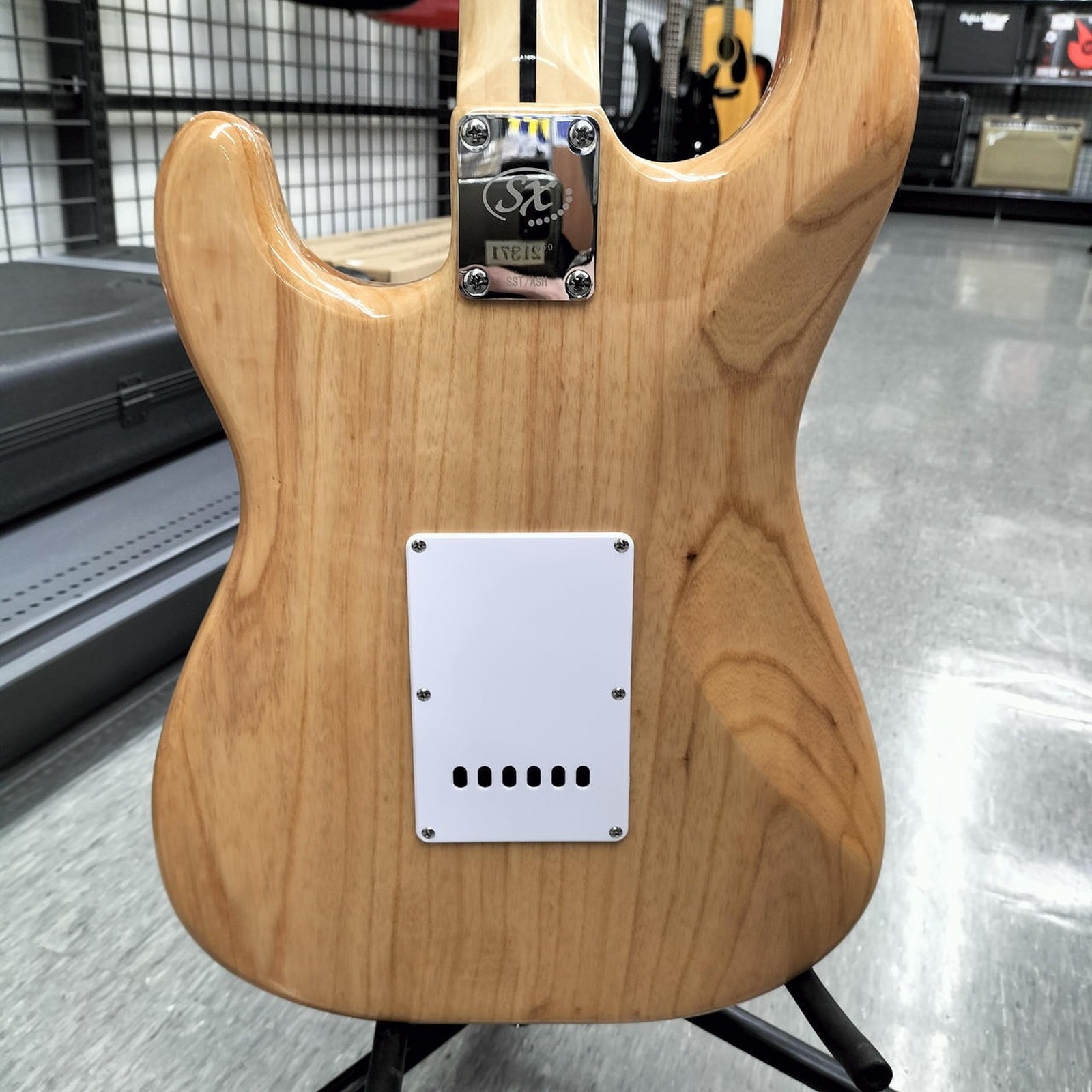 SX SST/ASH/R/NA Used Ash body Maple neck Rosewood fingerboard Natural w/Softcase