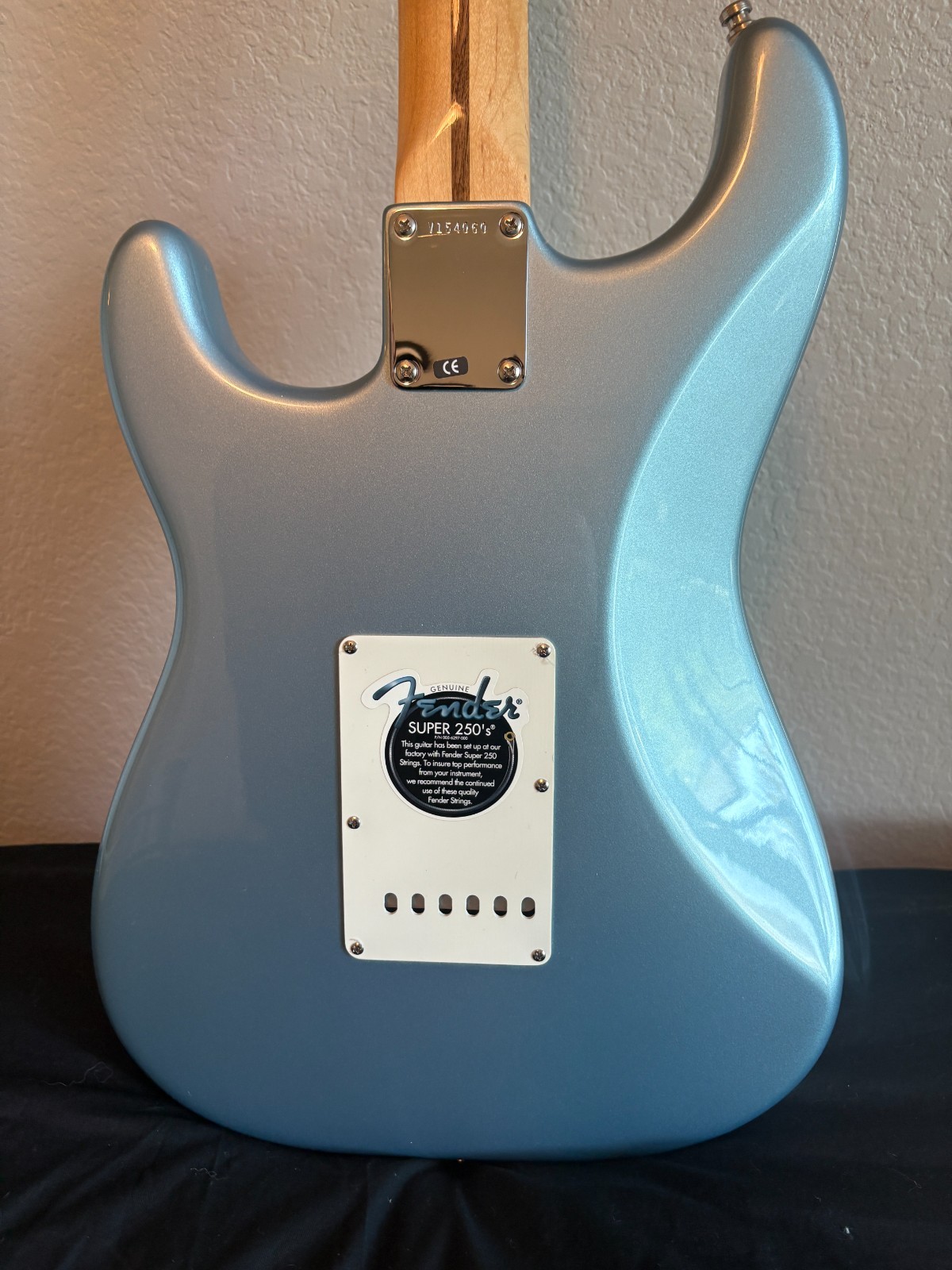 Fender FSR American Deluxe ’62 Stratocaster Ice Blue Metallic Matching Headstock
