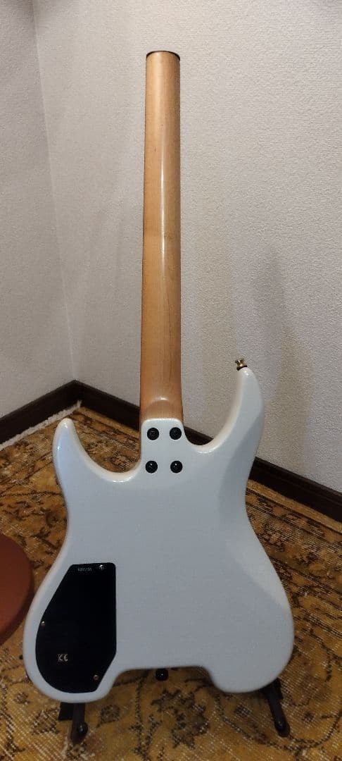 Steinberger Spirit GU Deluxe Headless Guitar EMG 89 and EMG S White
