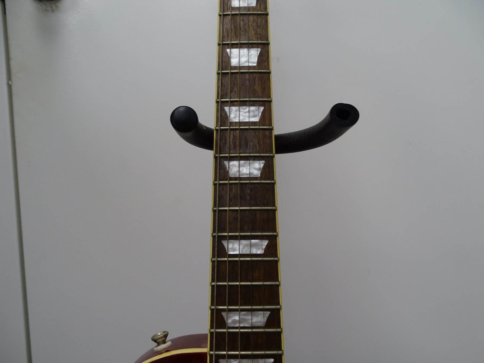 2020 Epiphone Les Paul Standard Cherry Sunburst Guitar (19427-Show-mss)