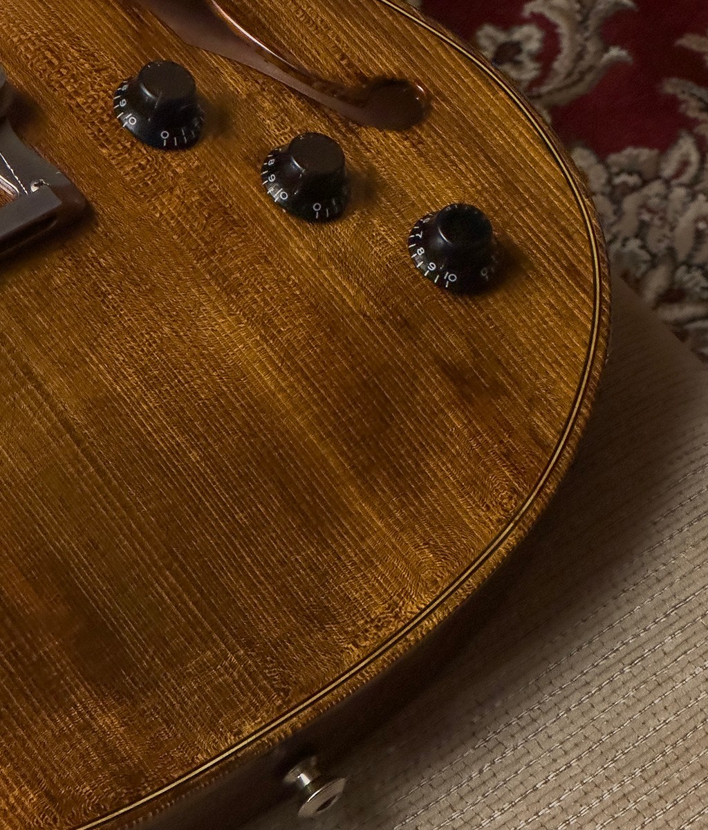 Knaggs Chena SVHS Old Violin Semi-Hollow Electric Guitar – with Hard Case