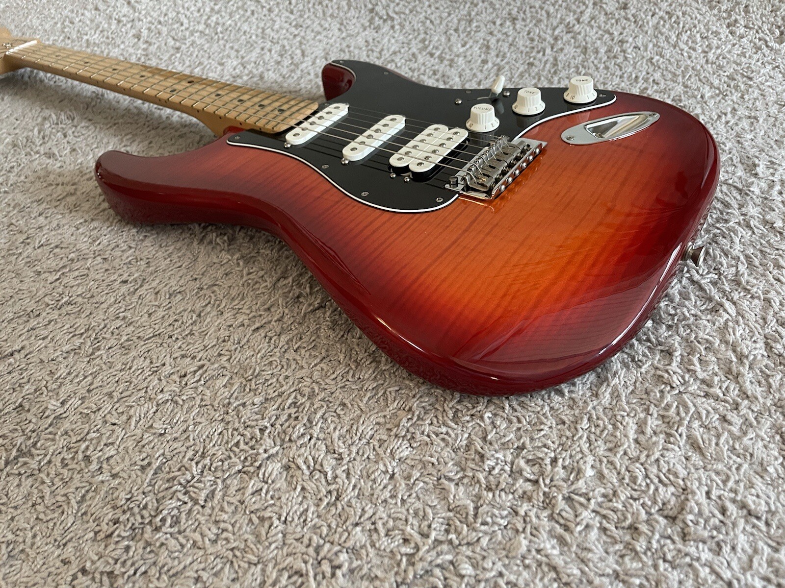 Fender Player Stratocaster HSS Plus Top 2019 MIM Cherry Burst Maple Neck Guitar