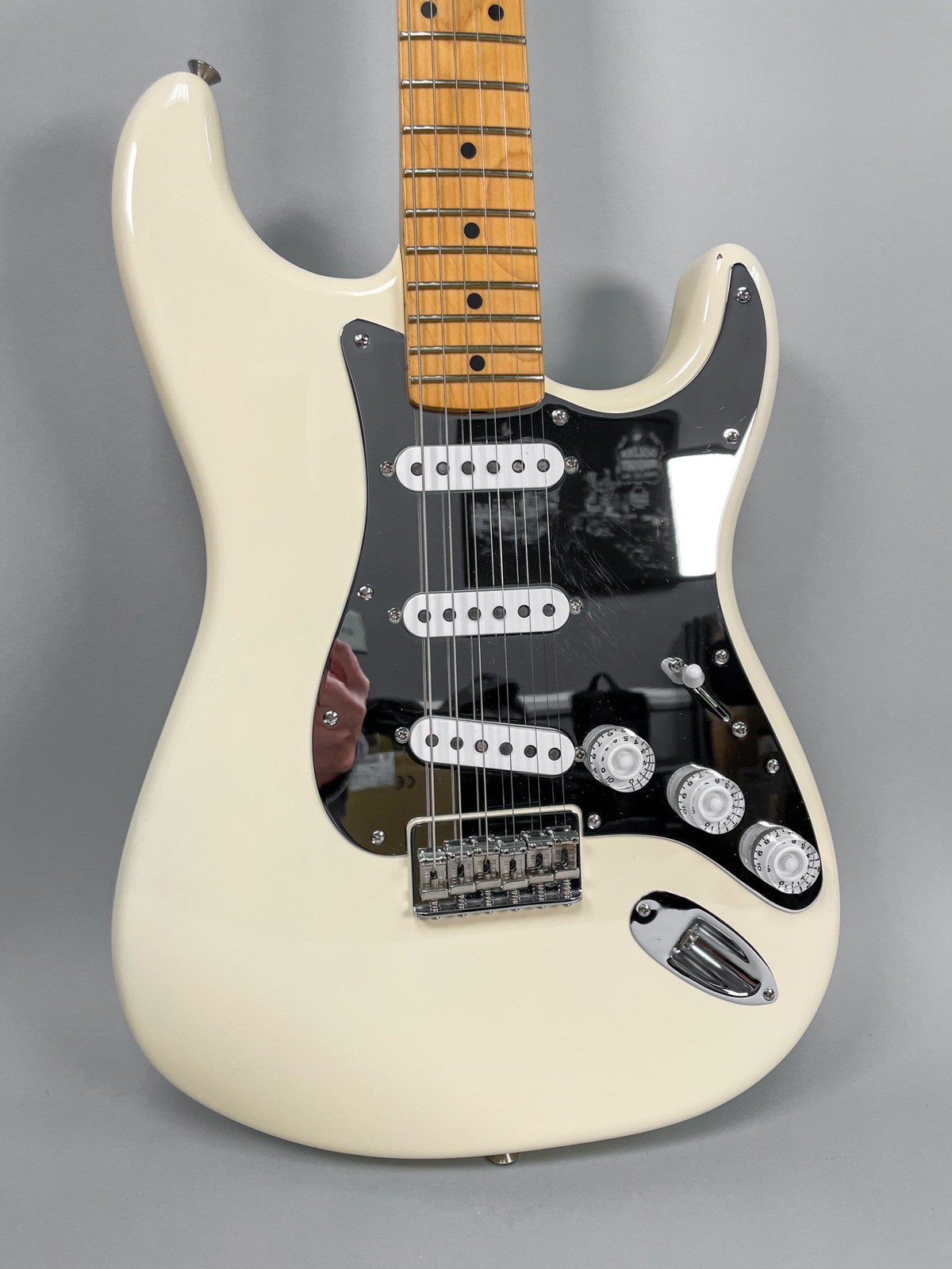 2022 Fender Nile Rodgers Hitmaker Stratocaster Olympic White w/HSC