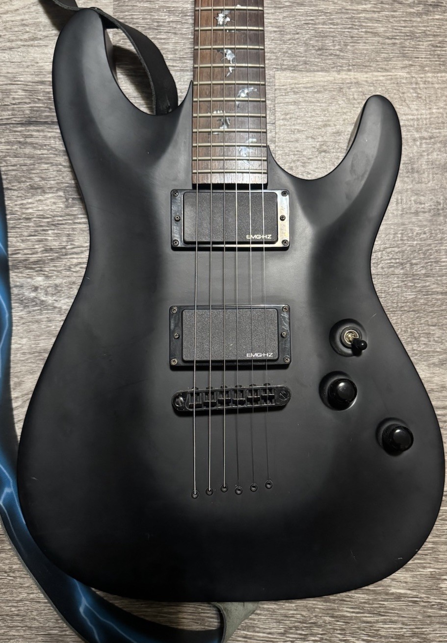 SCHECTER DAMIEN-6 Used Mahogany body Maple neck Rosewood fingerboard Satin Black