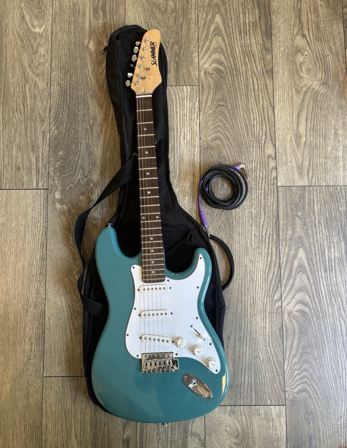 Mint Slammer by Hamer Strat Style 2005 Green RH Solid 6-String Gig Bag Cable