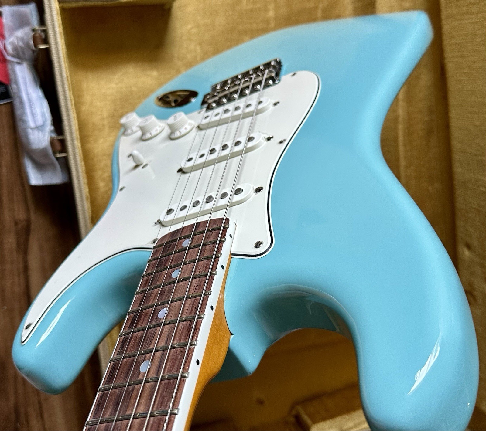 2024 Fender Eric Johnson Rosewood Stratocaster Tropical Turquoise
