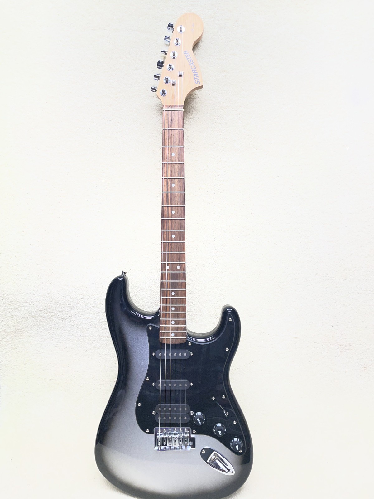 Fender starcaster Strat electric guitar MINT MFG -2008 BEAUTIFUL PLAYS THE BEST!