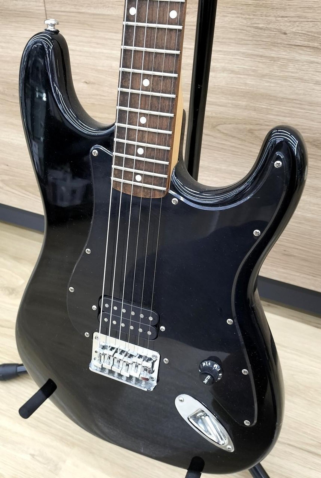 SQUIER BULLET Used Poplar body Maple neck Rosewood fingerboard Black