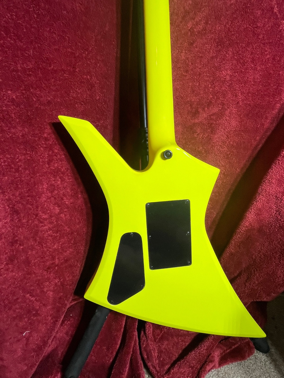 Jackson X Series Kelly – Neon Yellow KEXM MN WITH HARD SHELL CASE