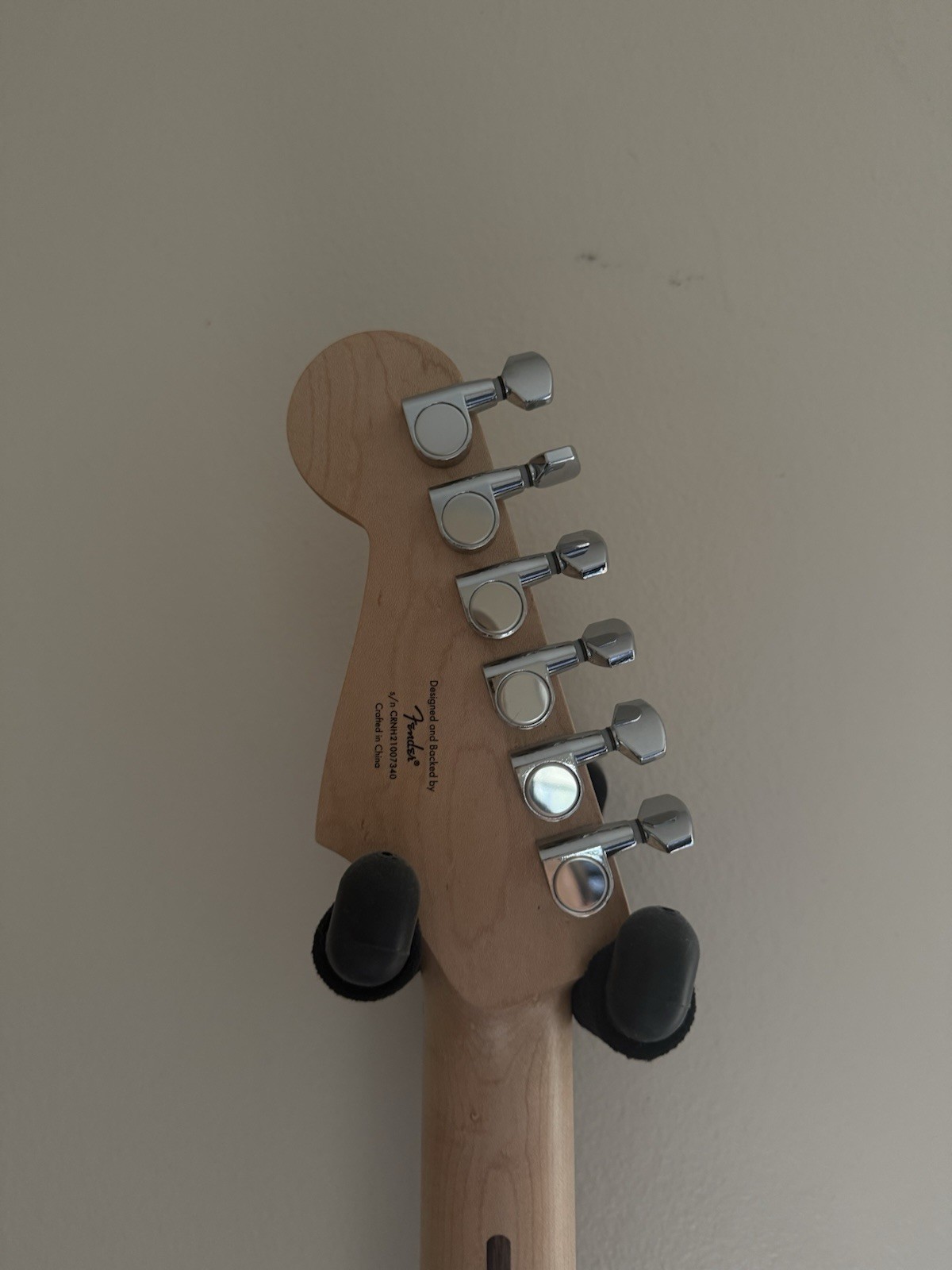 Fender Squier Stratocaster – 3-Tone Sunburst Electric Guitar Bundle