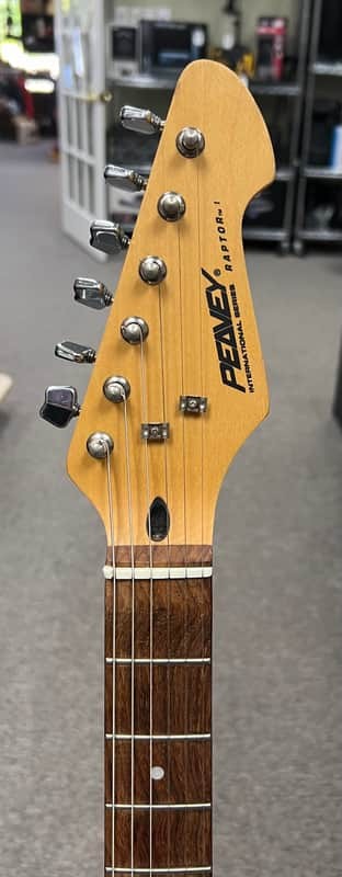 Peavey Raptor 1 Electric Guitar Ivory (T10007.MB)