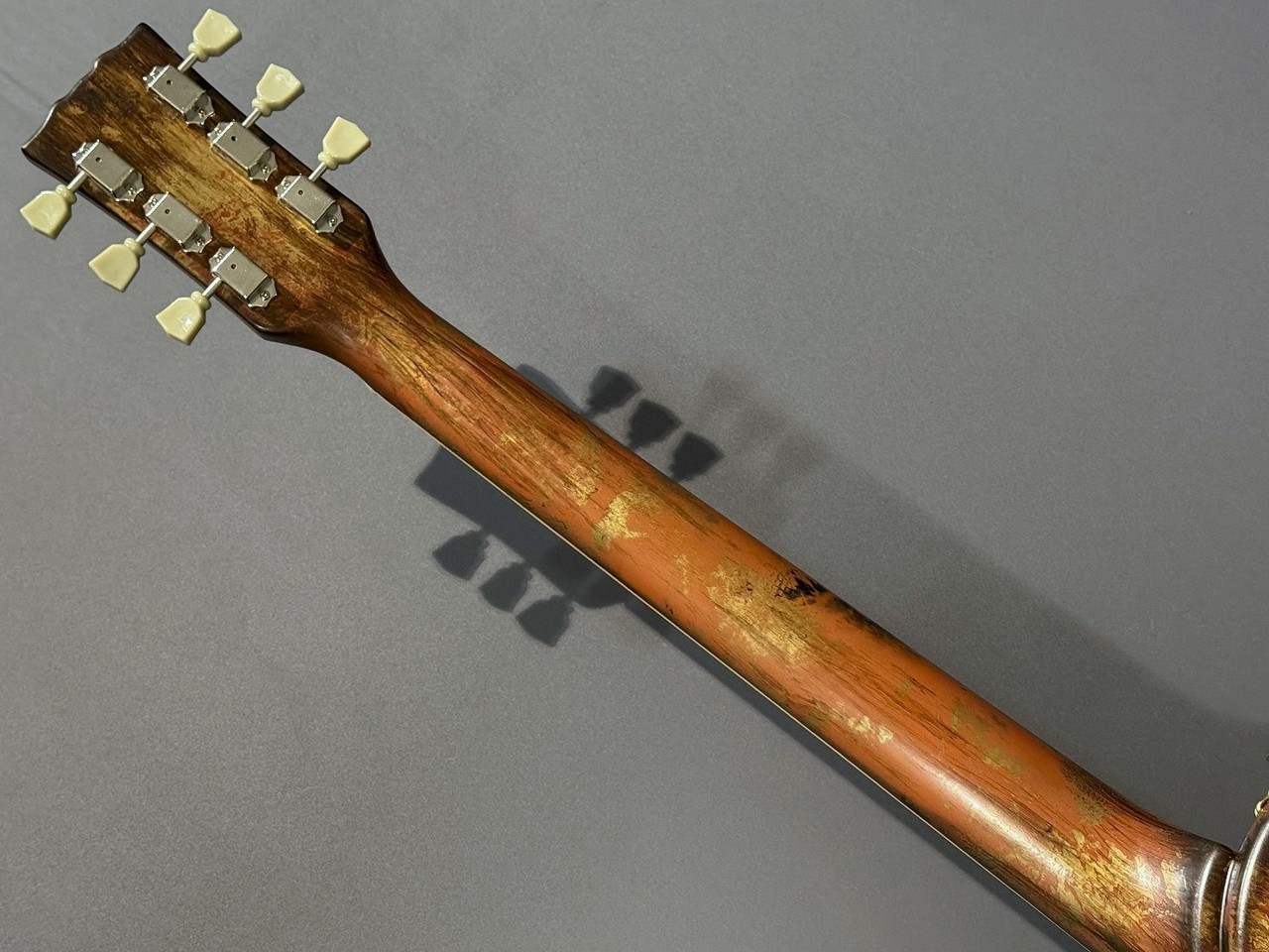 Martper Guitars LP Apocalipse: Overwhelming steampunk feel, 4.07kg