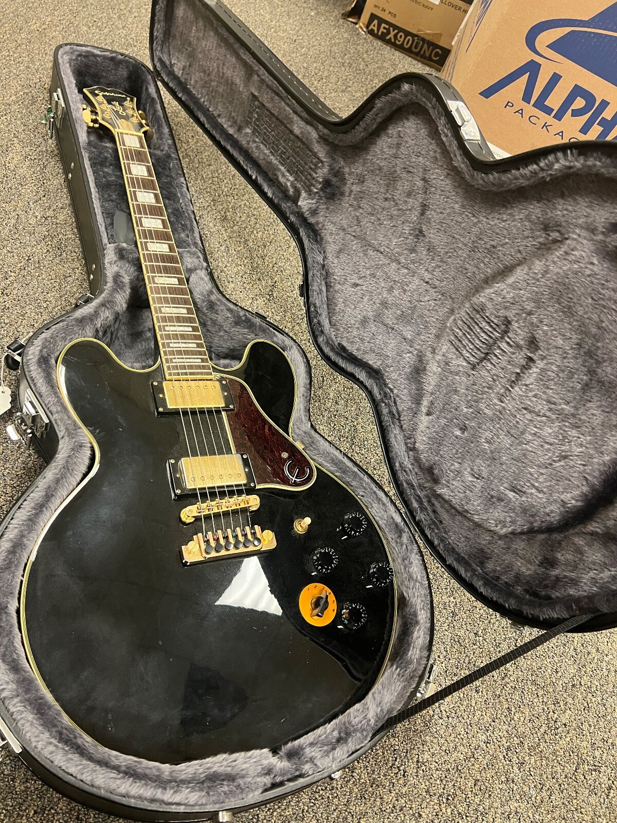 2017 Epiphone BB King Lucille Guitar and Hardcore Guitar Case