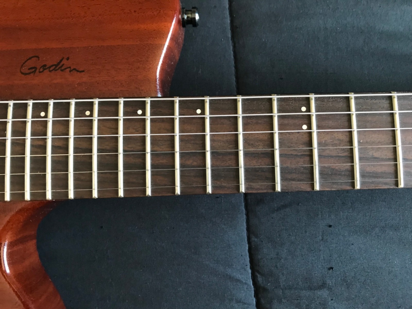 Godin Exit 22/ A6 Ultra – Solid Mahogany Rosewood Maple Neck