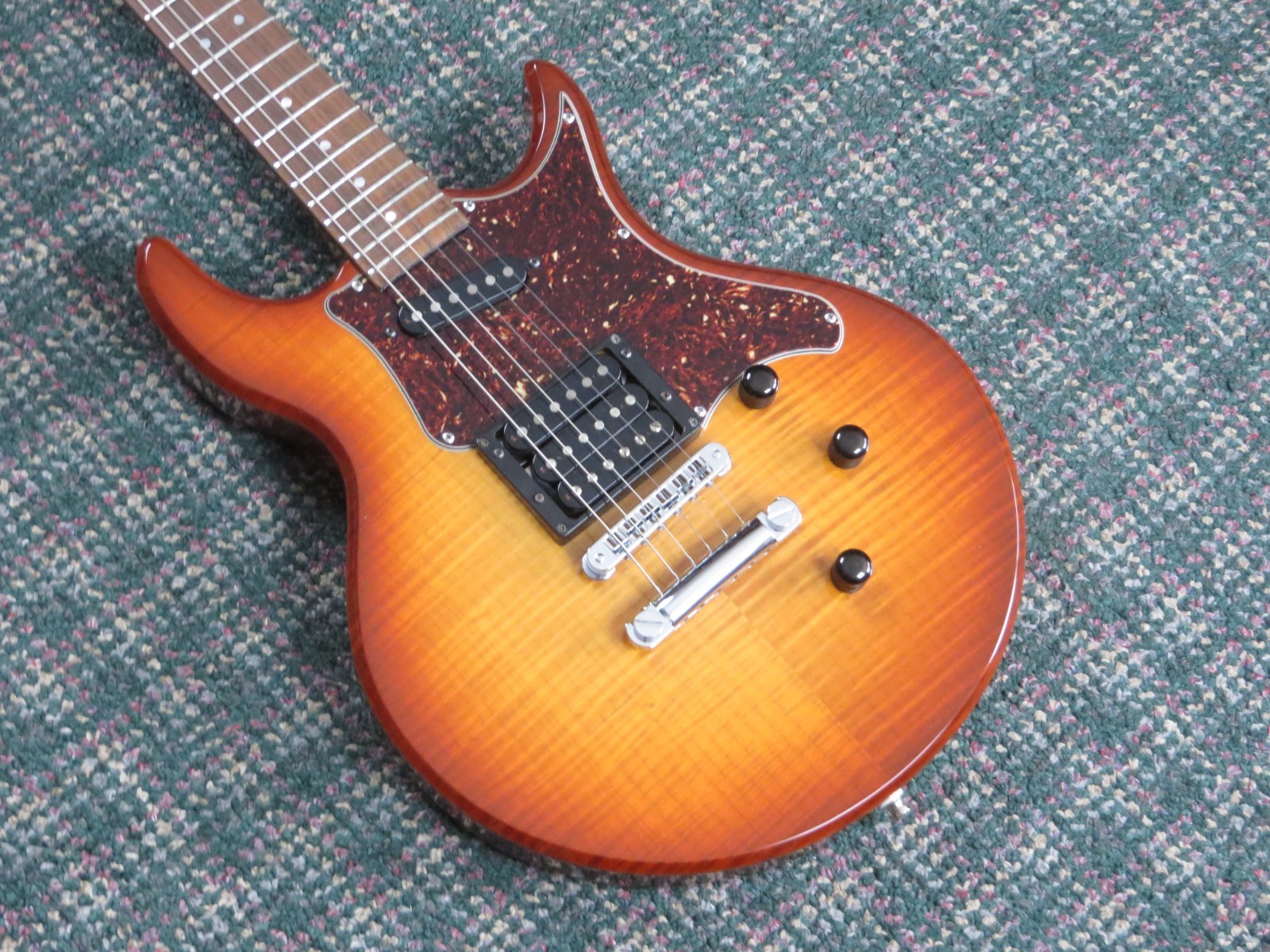 1998 Hamer USA Phantom Custom Sunburst! w/hardshell case