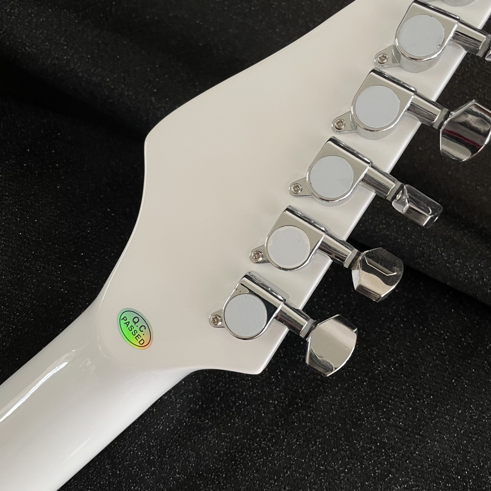 Stainless Rounded fret Edge Electric Guitar White Basswood Solid Body Chrome