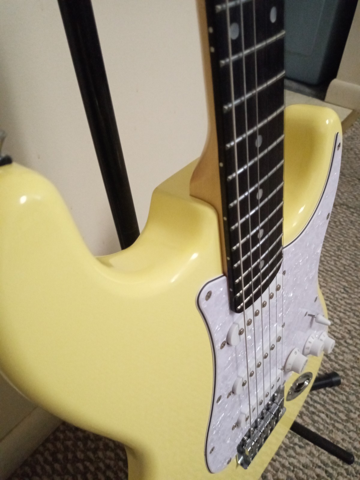 Donner DST- 100 Electric Guitar W/Gig Bag And Accessories