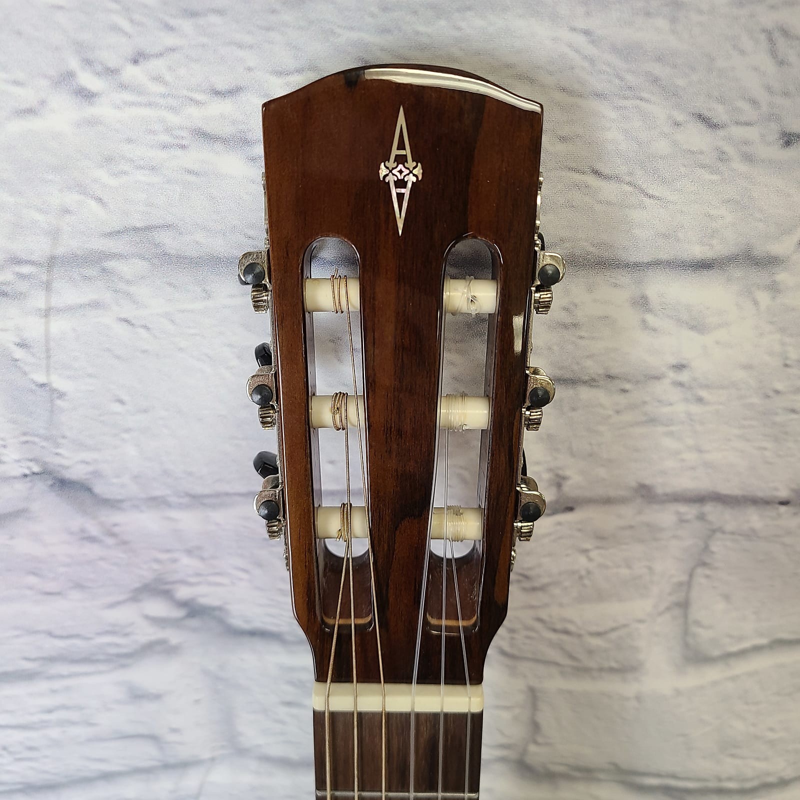 Alvarez CC7CE Cadiz Classical Guitar & Hardshell case