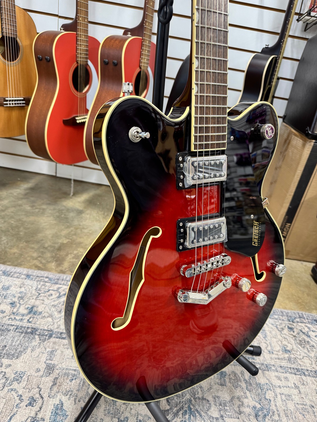 Gretsch G5622 Electromatic Center Block Double-Cut w/ V-Stoptail – Claret Burst