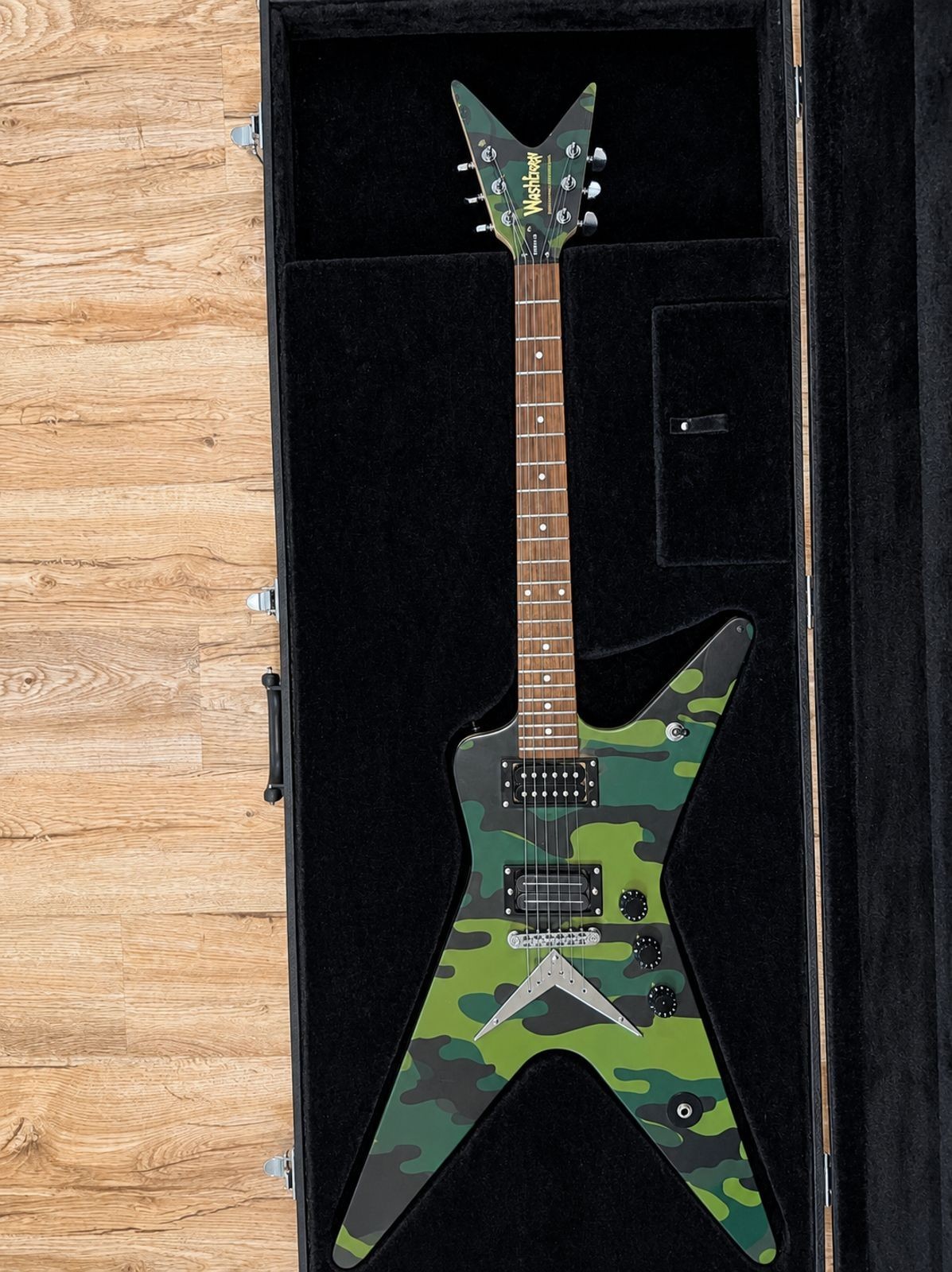 Washburn 332 / DIME 32 Dimebag Darrell Signature Camo guitar
