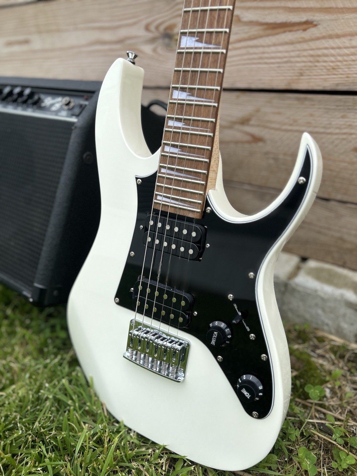 Ibanez Guitar + Squier Amp