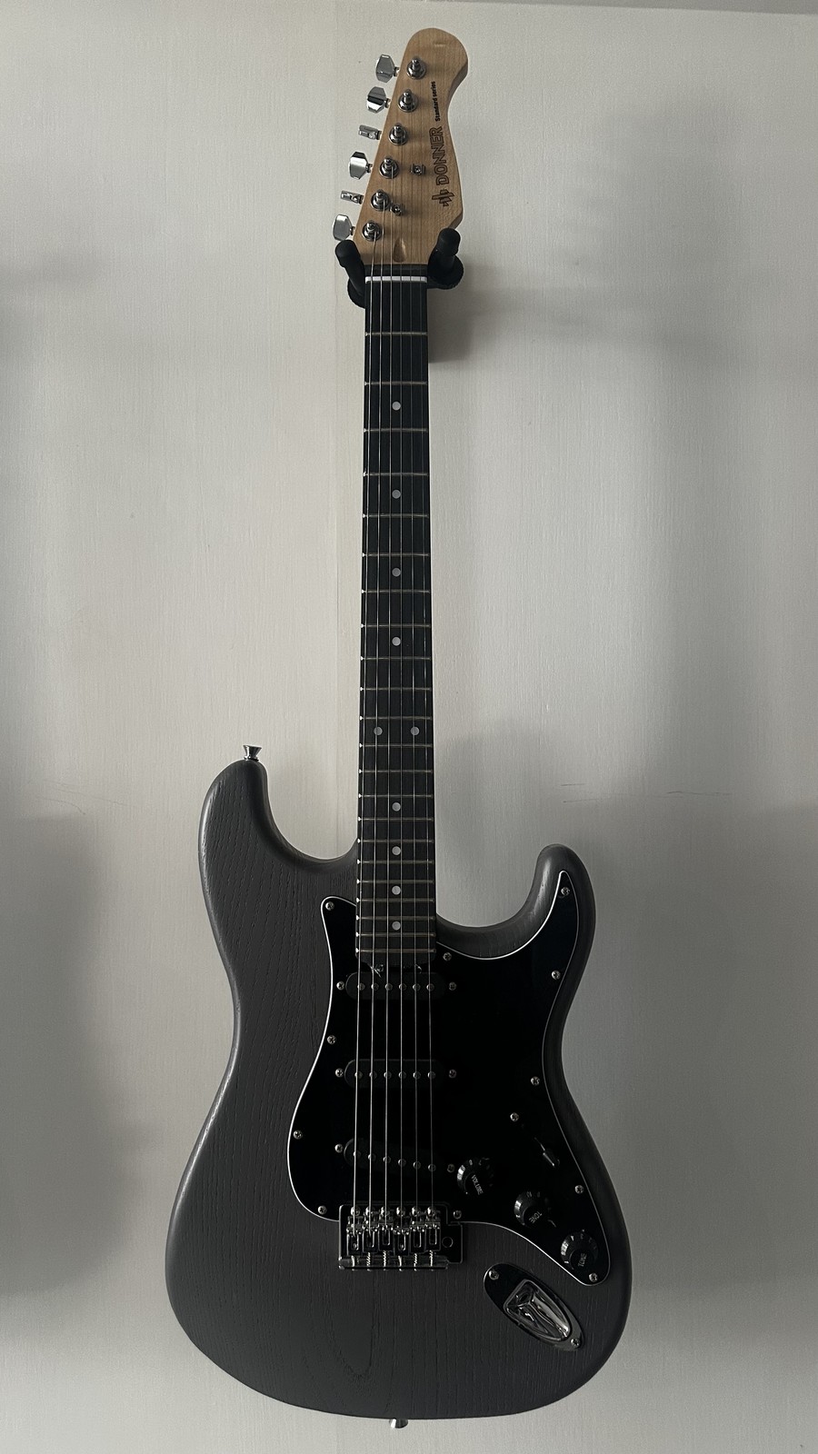 Donner DST-80 Electric Guitar Wood Grain Design With Bag Amplifier HSS Pickup