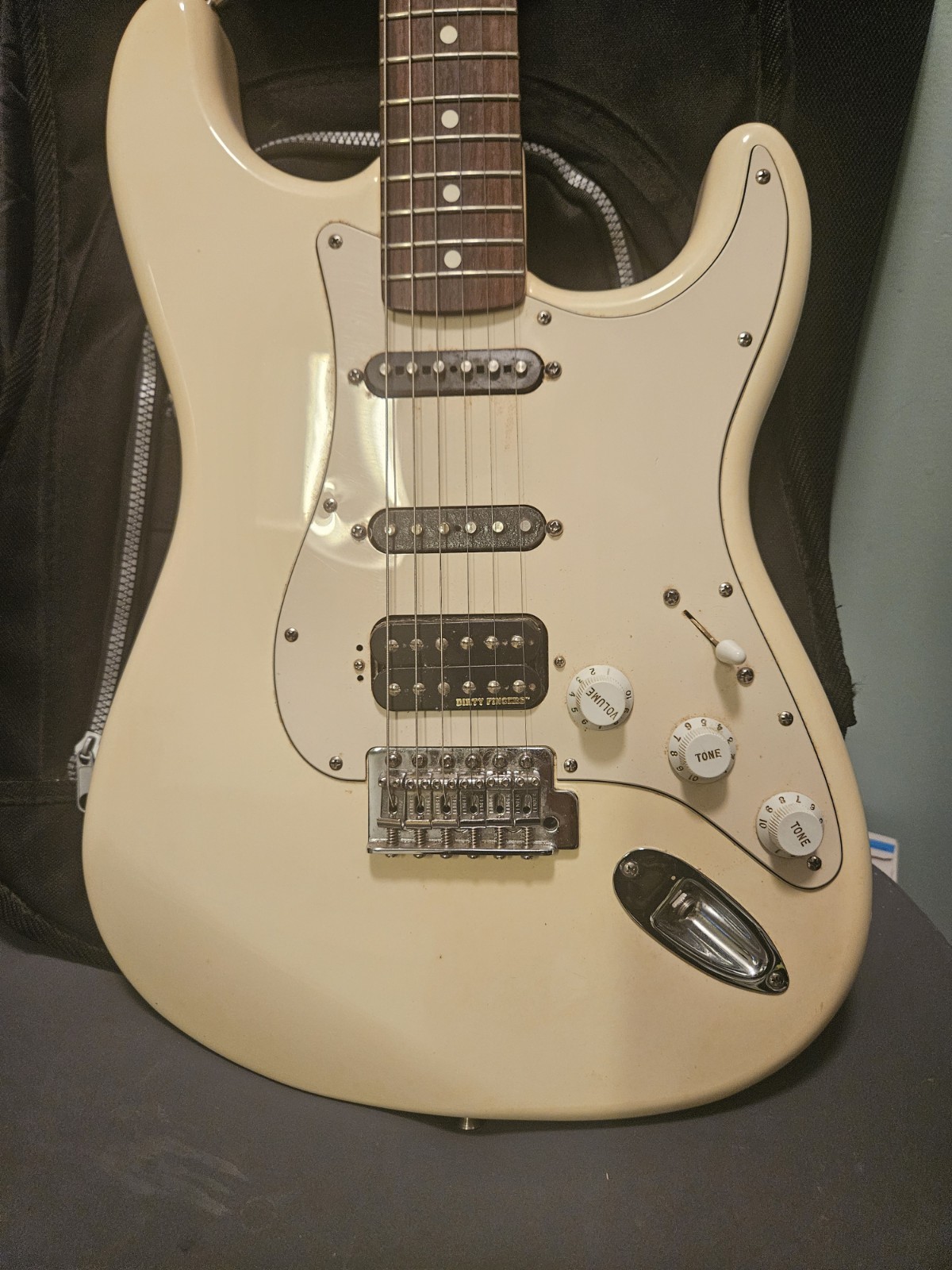 2004 FENDER Standard “Fat” Strat® HSS – MIM – Cream with dirty finger pickup