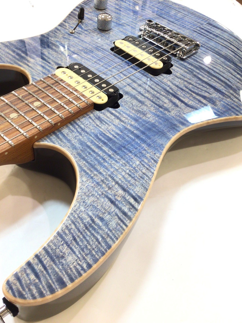 Suhr JE-Line Modern Plus Ash TBD Trans Blue Denim Slate – First time in Japan! A