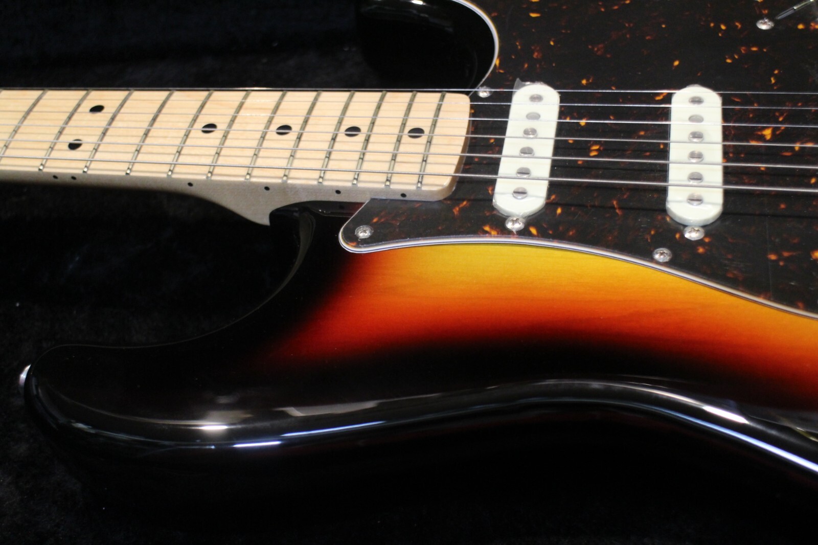 NEW Fender Japan Stratocaster Tradnl70s MN 3TSB Sunburst GT267 230511
