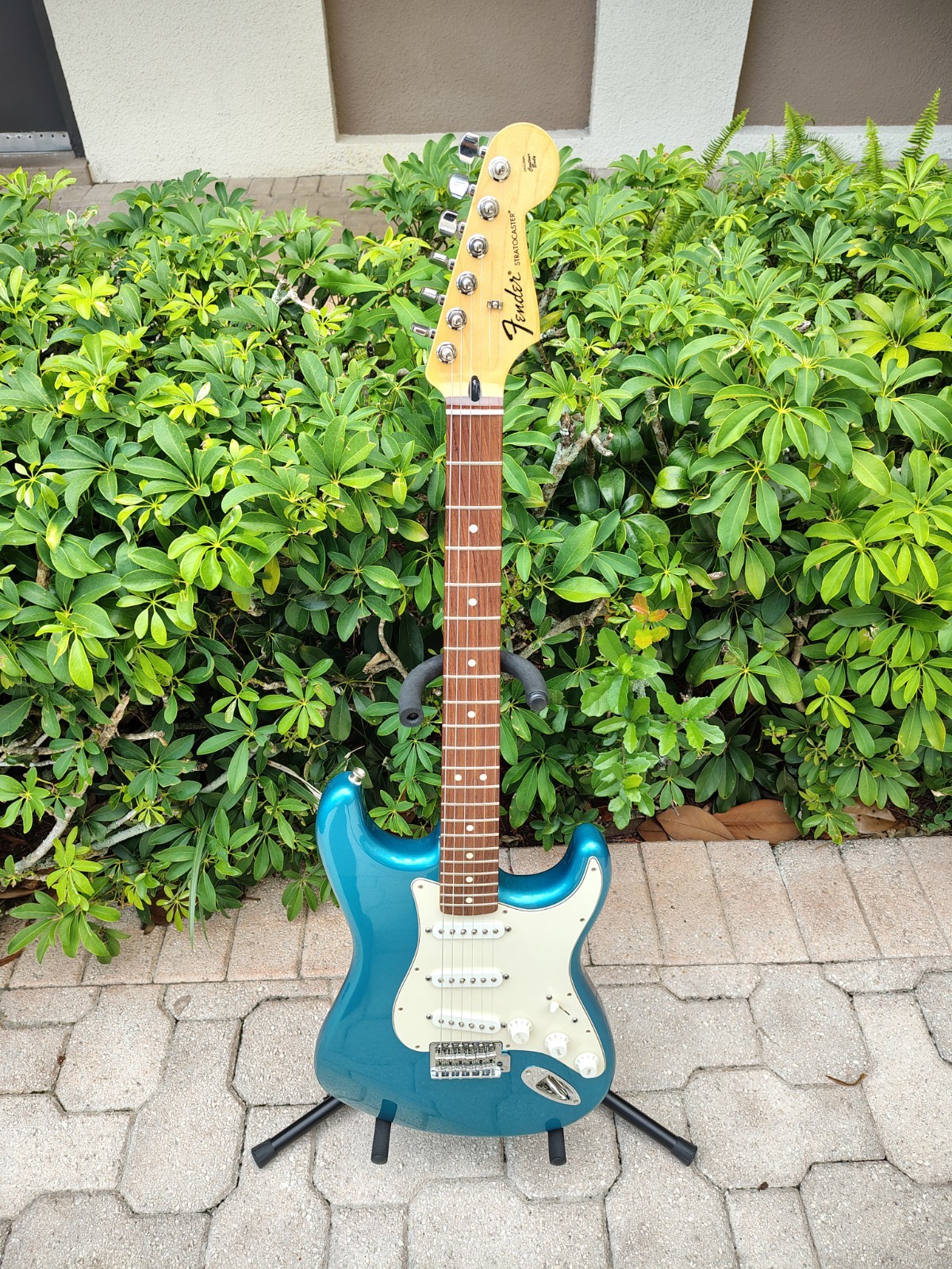 2011 Fender Standard Stratocaster Lake Placid Blue Rosewood
