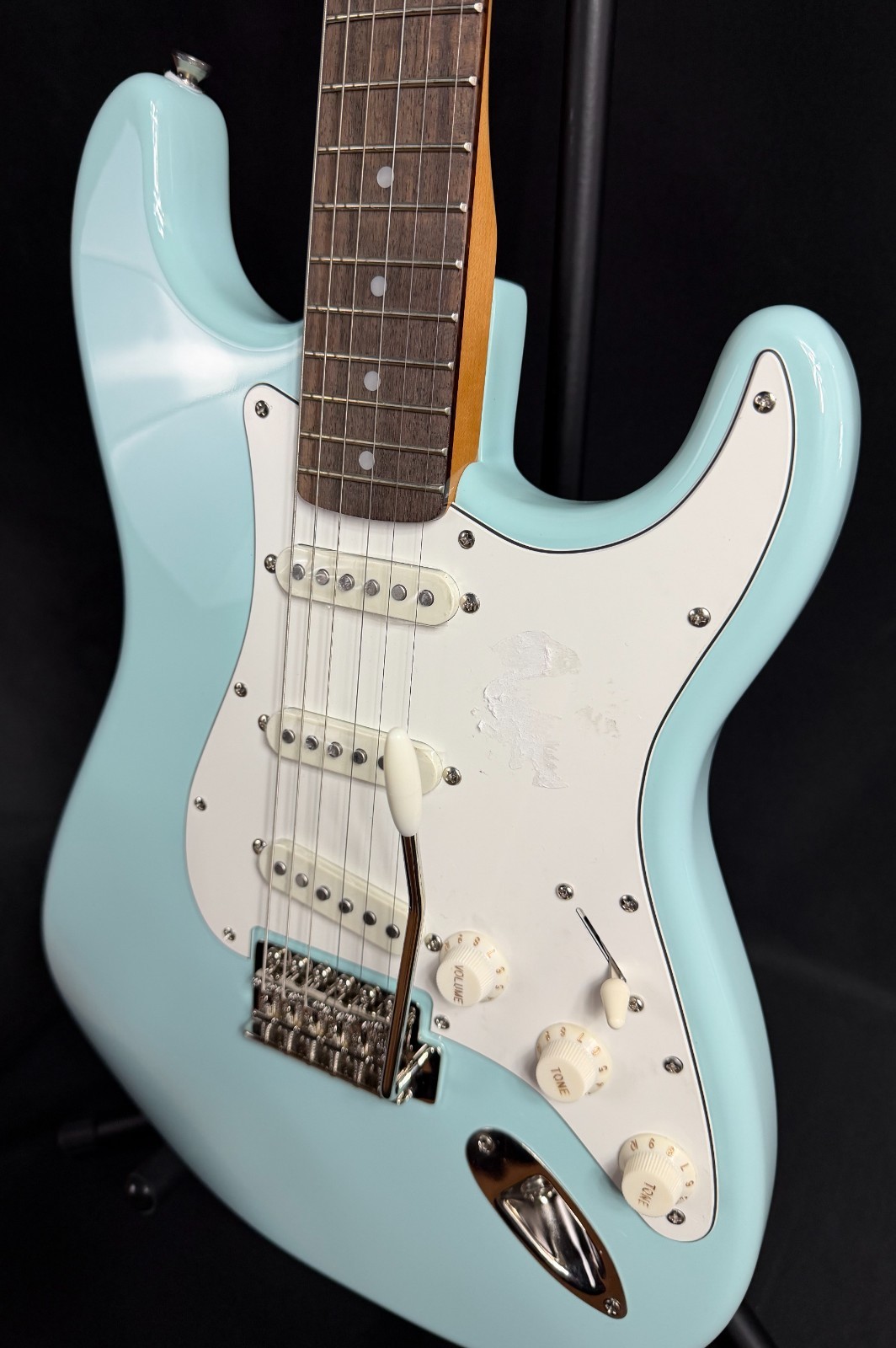 Squier FSR Classic Vibe 70’s Stratocaster Electric Guitar Sonic Blue Finish 680