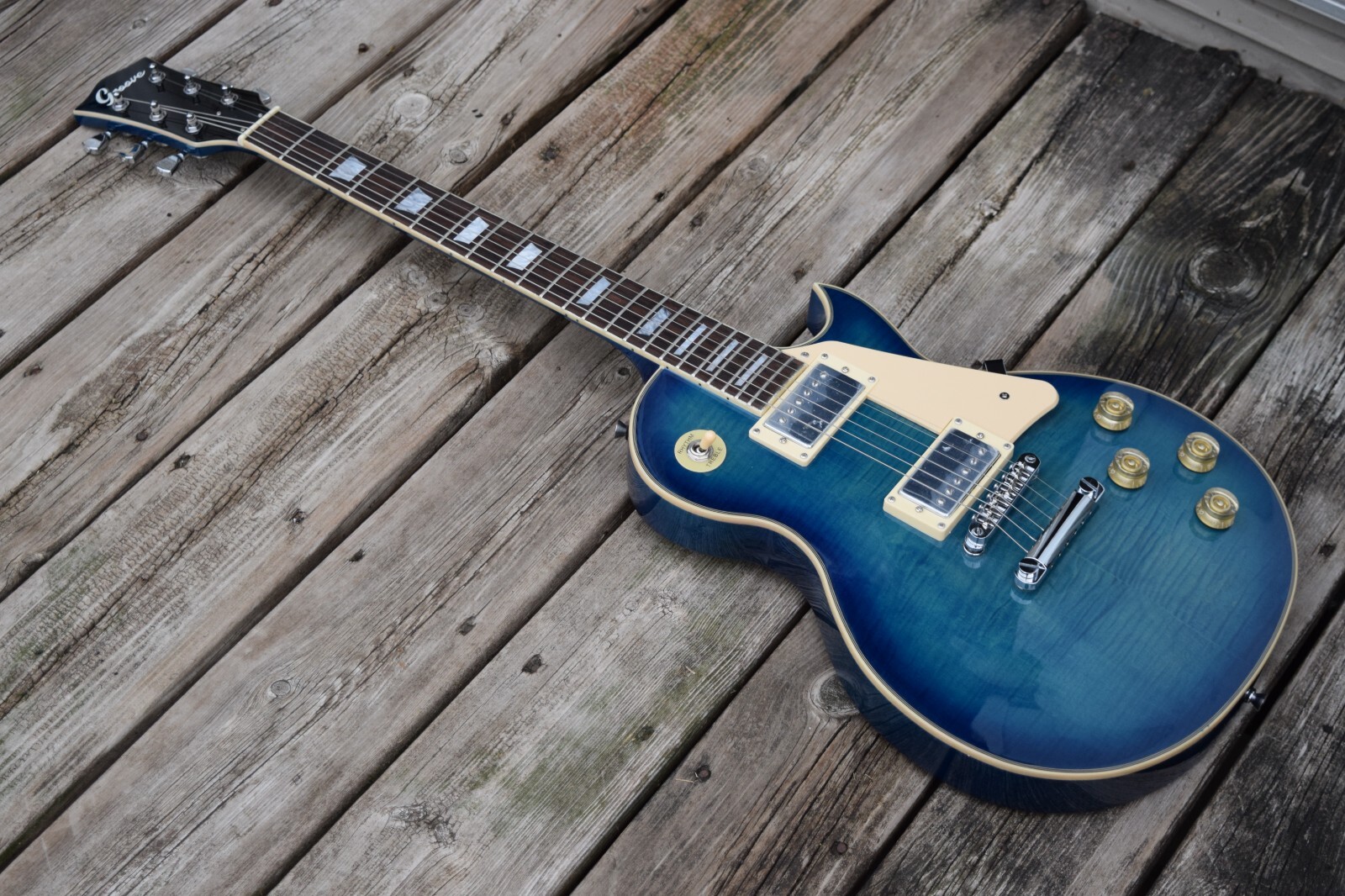 Electric Guitar Mahogany Body Maple Top into Blue Finish (Groove Canadian Brand)