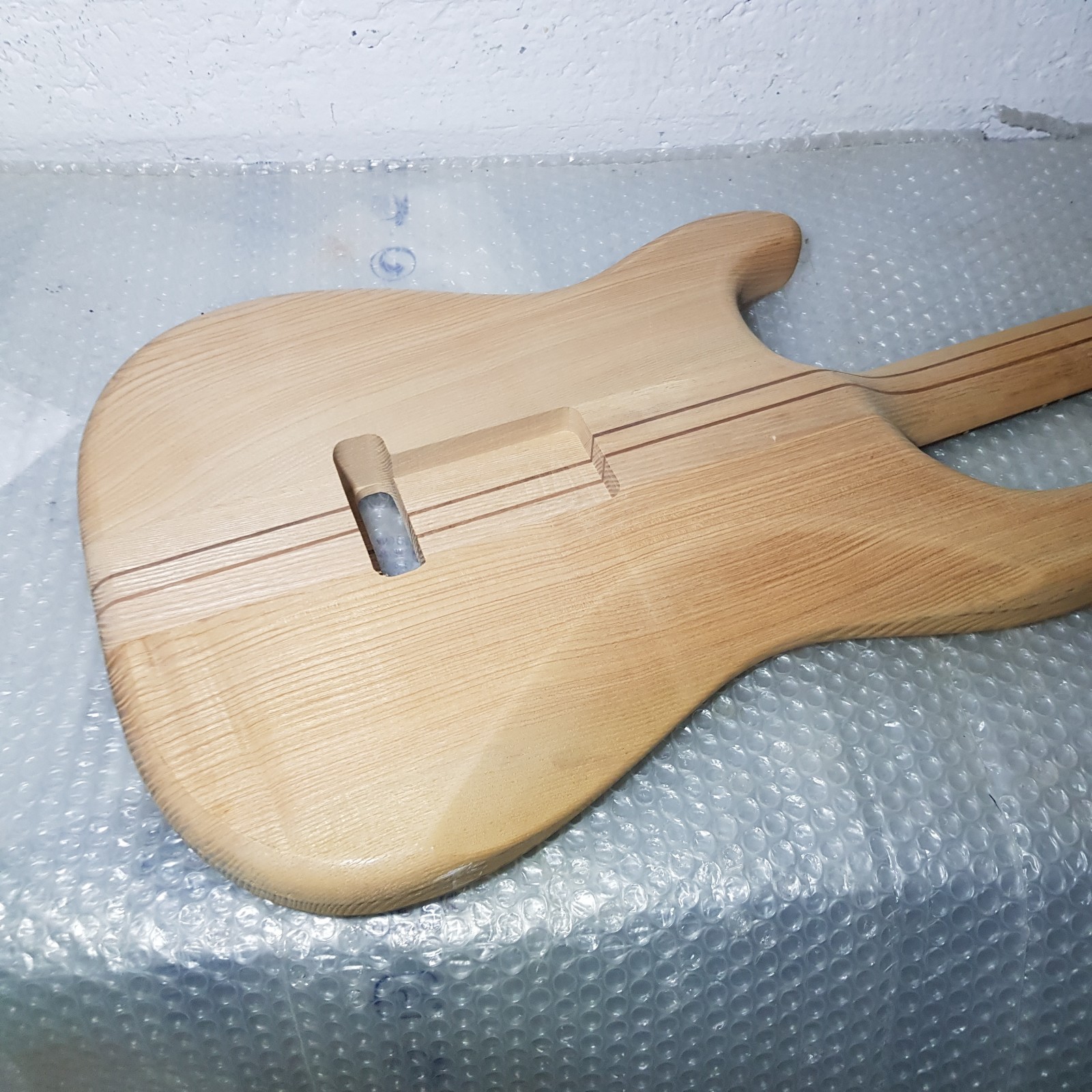 80’s NECK THROUGH SWAMP ASH BODY STR*T – made in GERMANY
