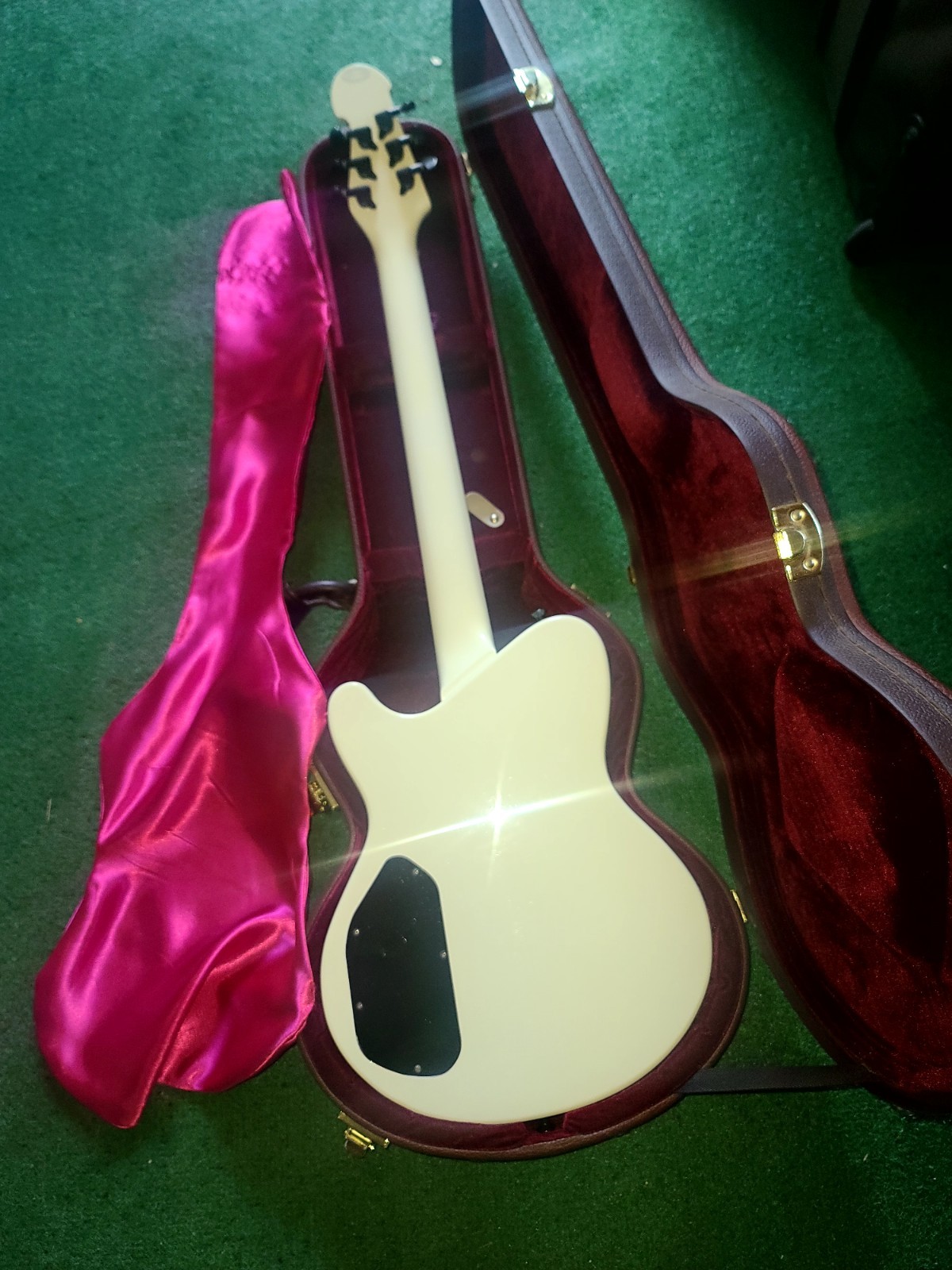 Vintage INDIE guitar With Original Hard Case And Silk Curtian , Keys Included