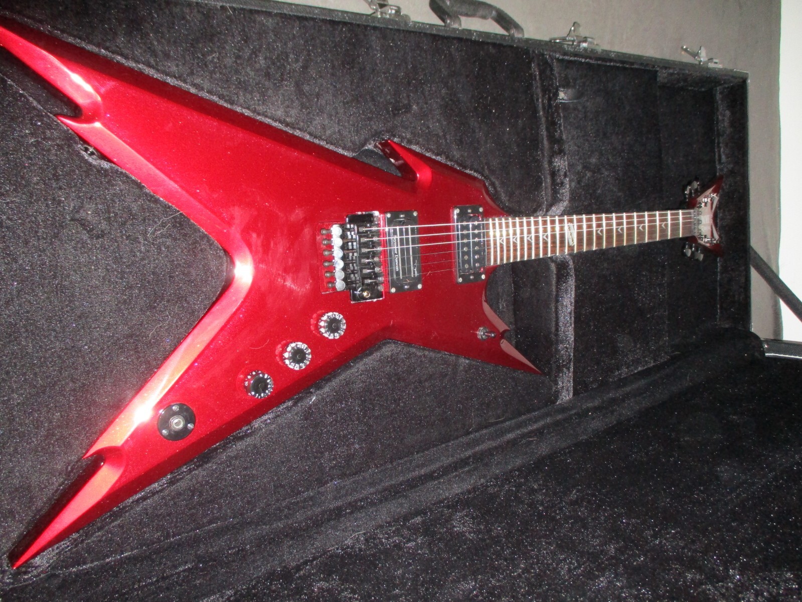 Dean RZR Razorback guitar candy apple red