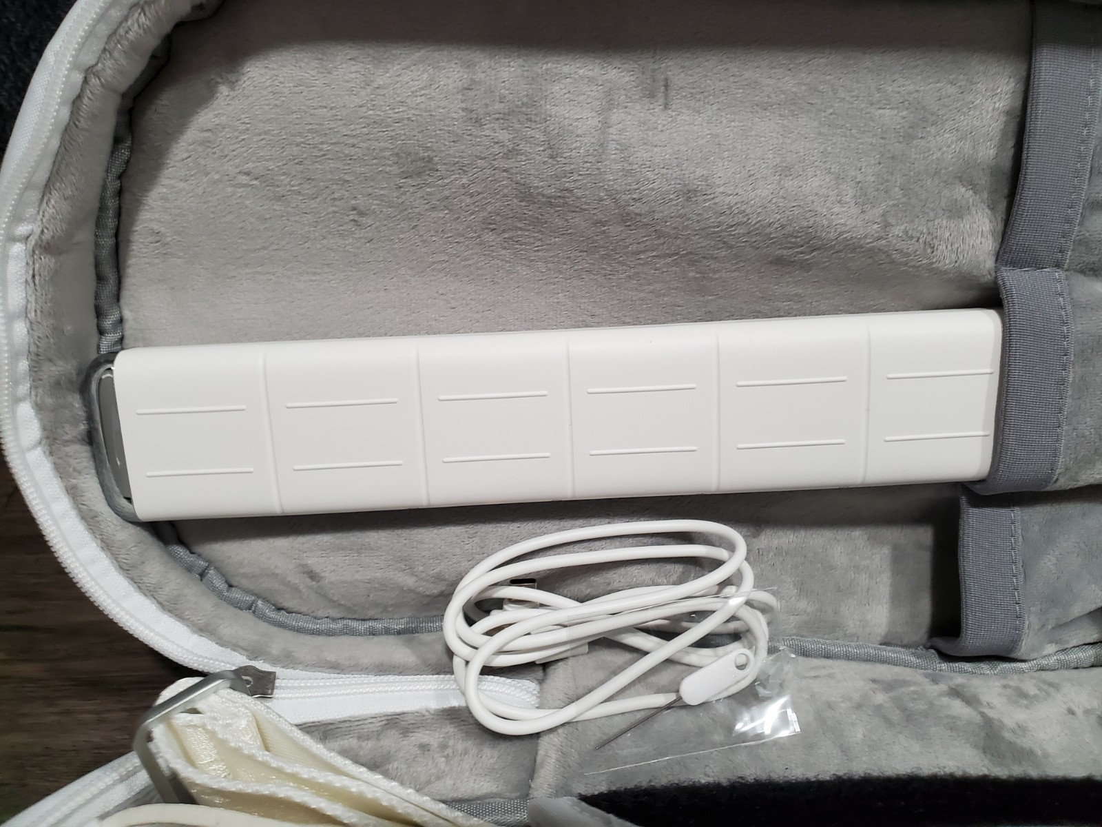 LAVA Music LAVA Genie Stringless Smart Guitar With Custom Travel Case White