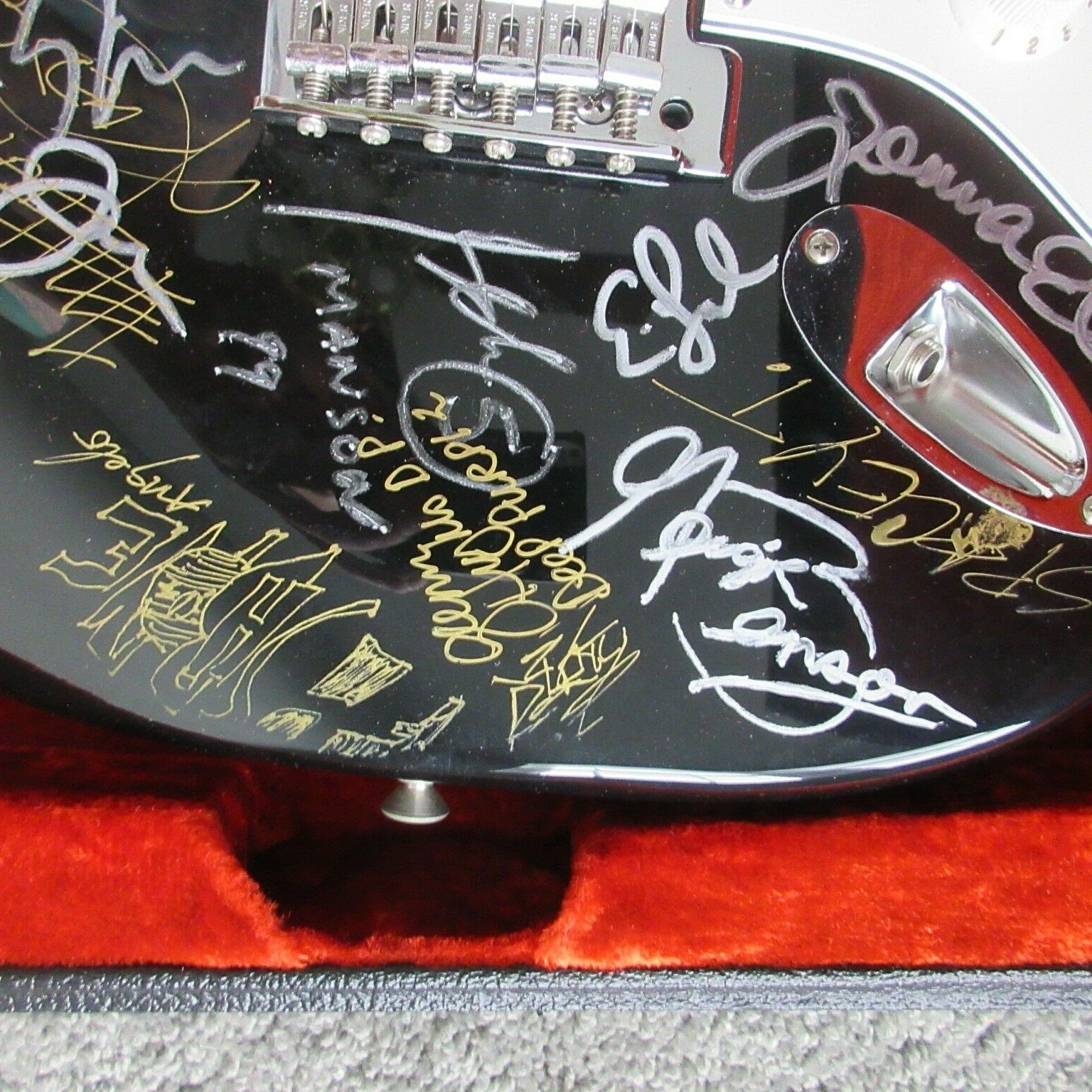 FENDER STRAT GUITAR MULTI-SIGNED MARILYN MANSON RED HOT CHILI FISHBONE SETZER +