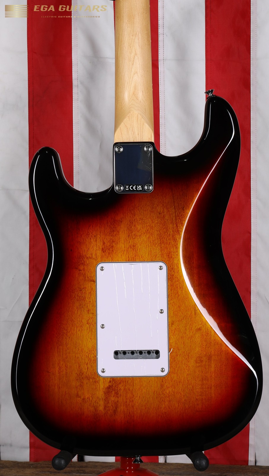 Fender Standard Stratocaster – 3-Color Sunburst