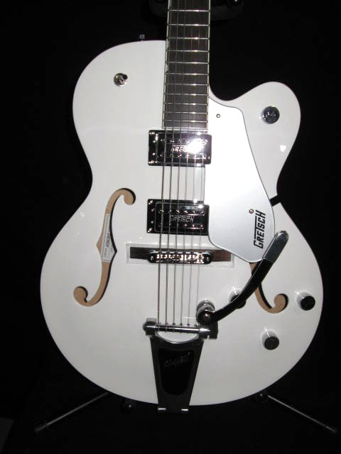 GRETSCH G5120 WHITE 2011 MINT W/BLACK HARDSHELL CASE #625-4