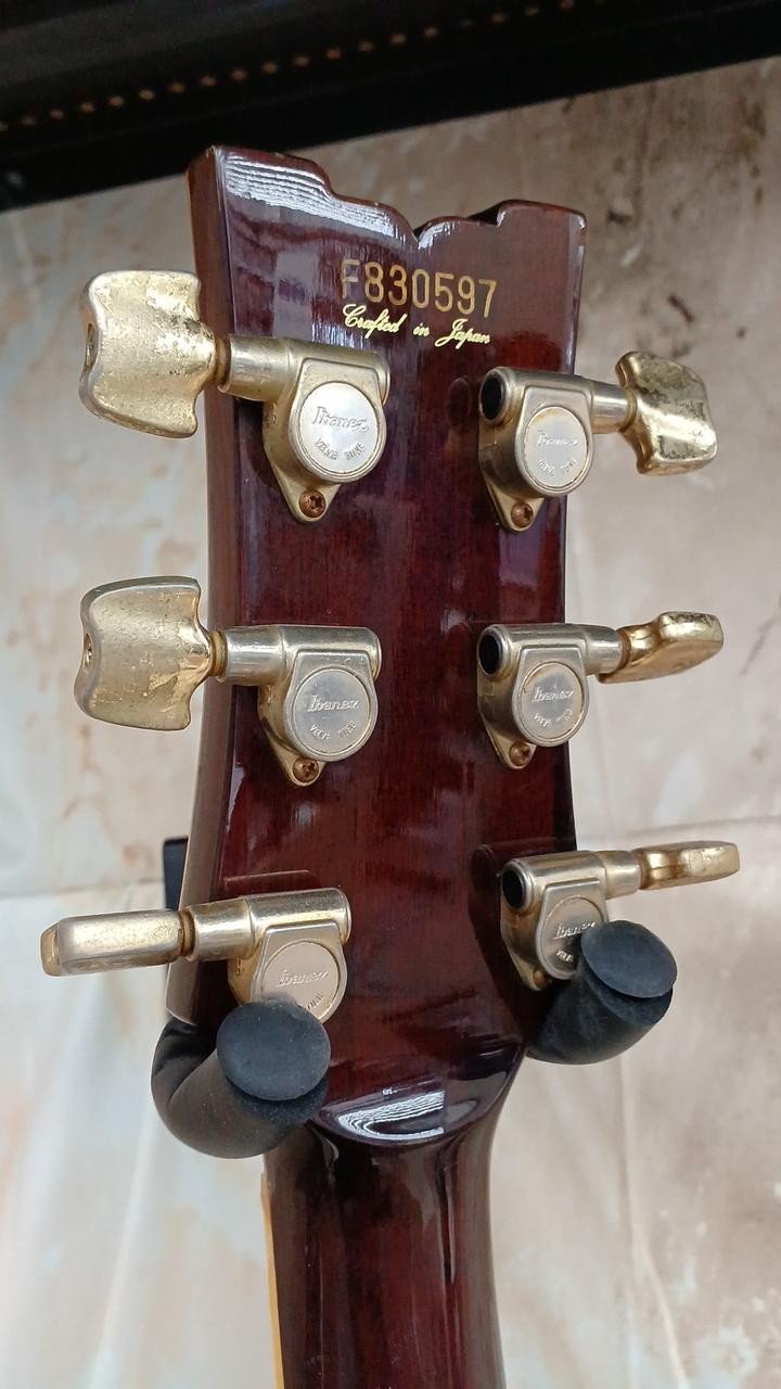 IBANEZ AR300AV electric guitar